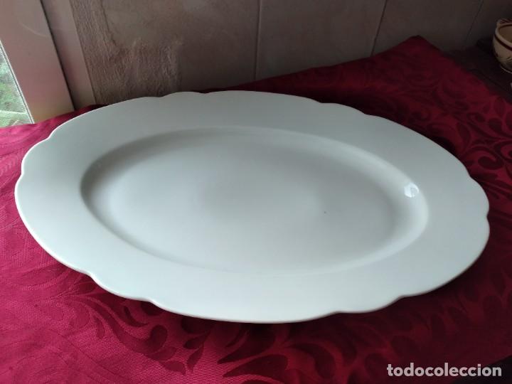 Antig&uuml;edades: Fuente oval de porcelana, sin marca. - Foto 1