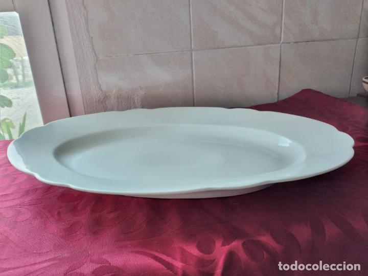 Antig&uuml;edades: Fuente oval de porcelana, sin marca. - Foto 4