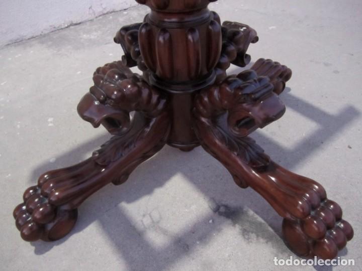 Antigüedades: Mesa de comedor redonda en madera de caoba, patas con leones y garras - Foto 8 - 304643563