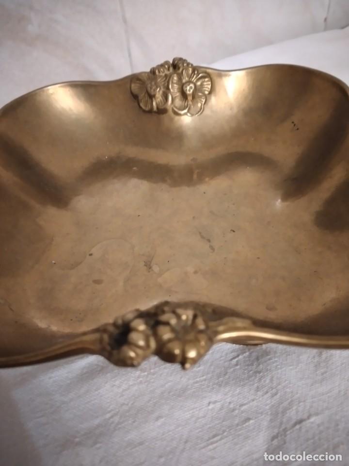 Antigüedades: Precioso centro de mesa cesto de bronce con flores, firmado. - Foto 4 - 304649098
