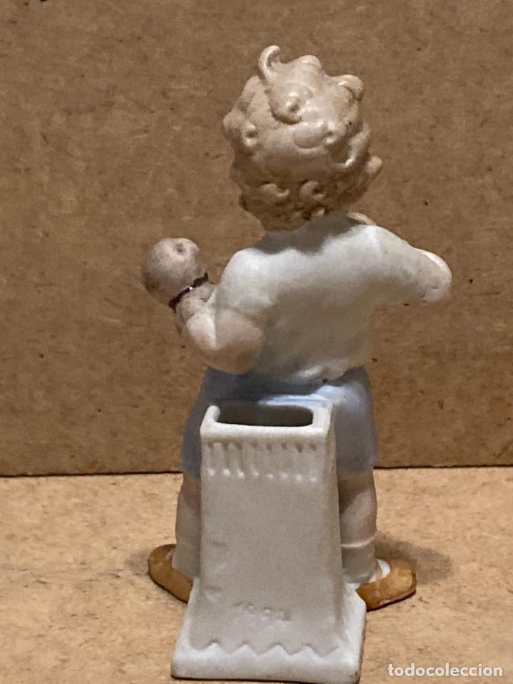 Antig&uuml;edades: Biscuit ni&ntilde;o con guantes de boxeo - Foto 4