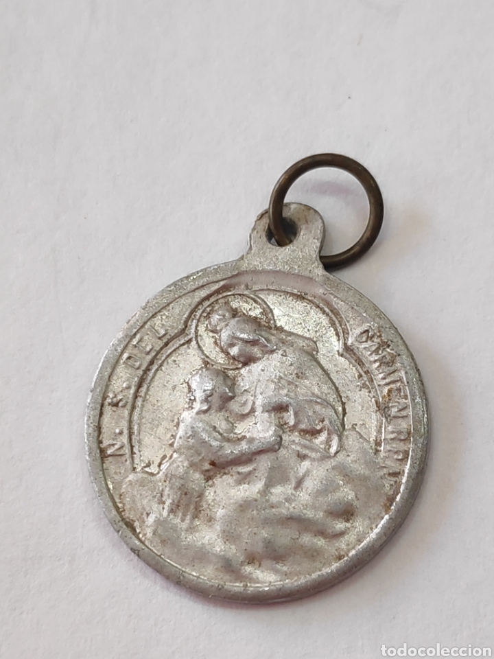 Antig&uuml;edades: 3 medallas de la virgen - Foto 3