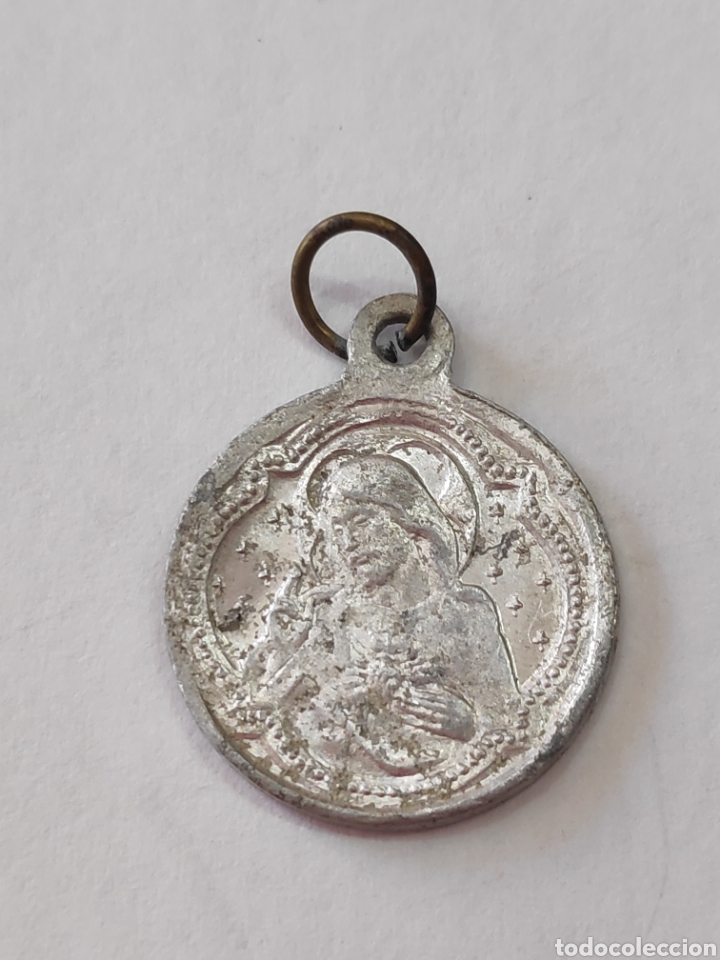 Antig&uuml;edades: 3 medallas de la virgen - Foto 4