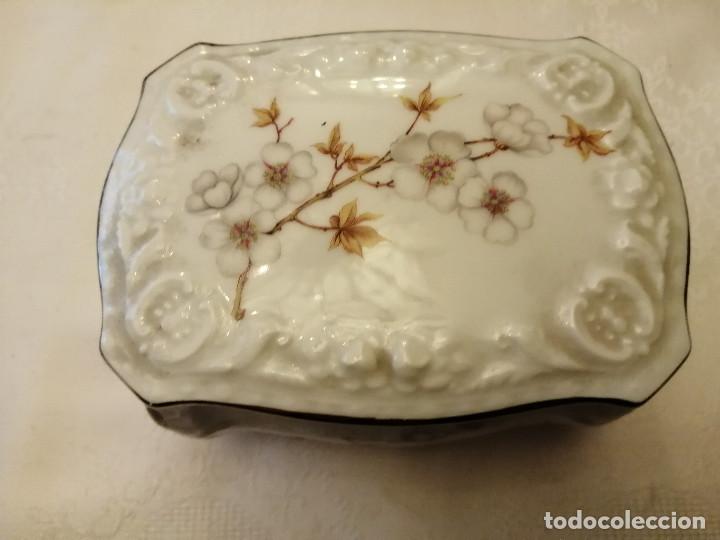 Antig&uuml;edades: COFRE DE PORCELANA MARCA CAPEANS - Foto 2