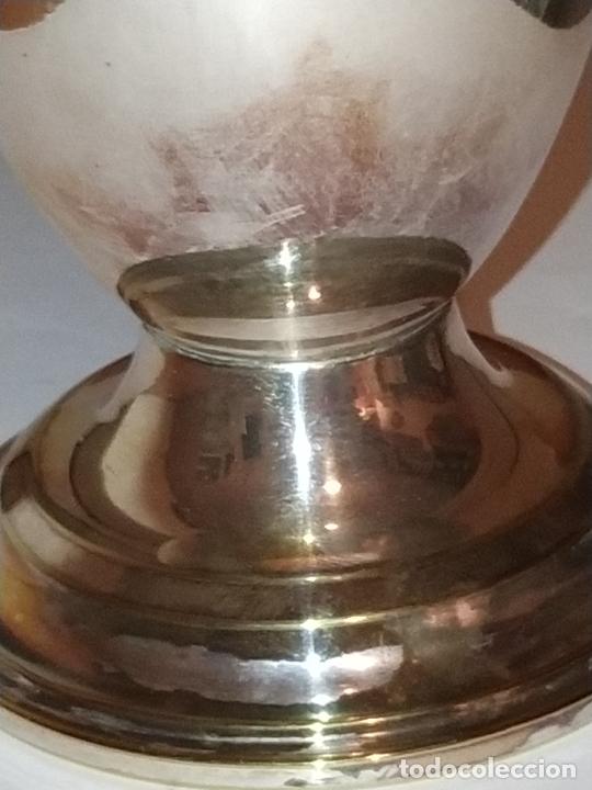 Antig&uuml;edades: florero plateado con greca hacia 1920 - Foto 4