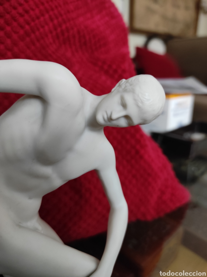 Antig&uuml;edades: Discovolo porcelana blanca biscuit - Foto 2