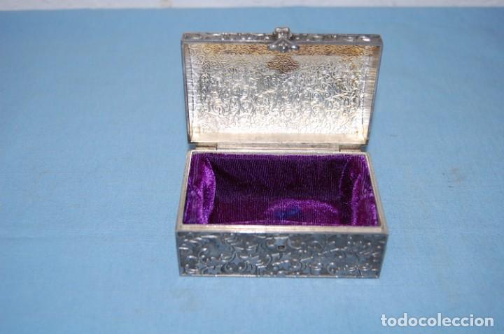 Antig&uuml;edades: CAJA EN METAL PLATEADO - Foto 3