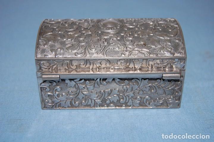 Antig&uuml;edades: CAJA EN METAL PLATEADO - Foto 7