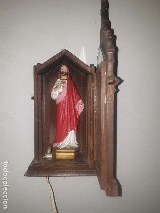 Antig&uuml;edades: MINI CAPILLA DE MADERA CON FIGURA CRISTO - Foto 3