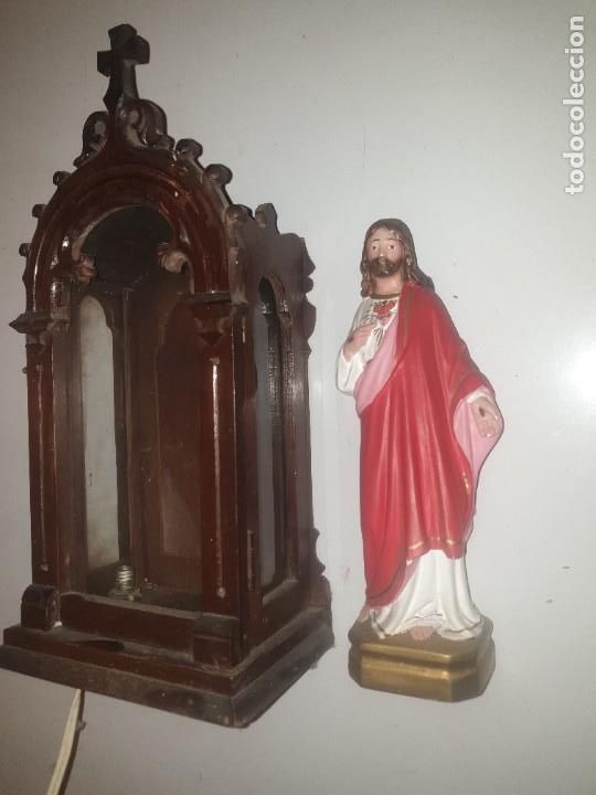 Antig&uuml;edades: MINI CAPILLA DE MADERA CON FIGURA CRISTO - Foto 2