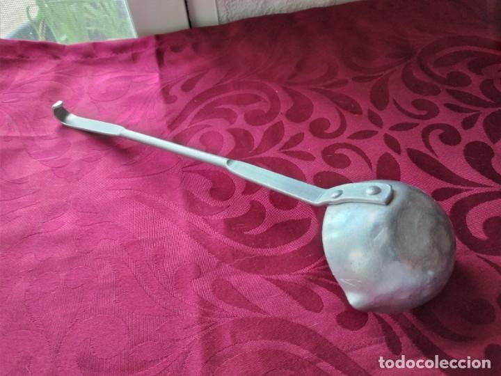 Antig&uuml;edades: Antiguo cucharon de aluminio. - Foto 5