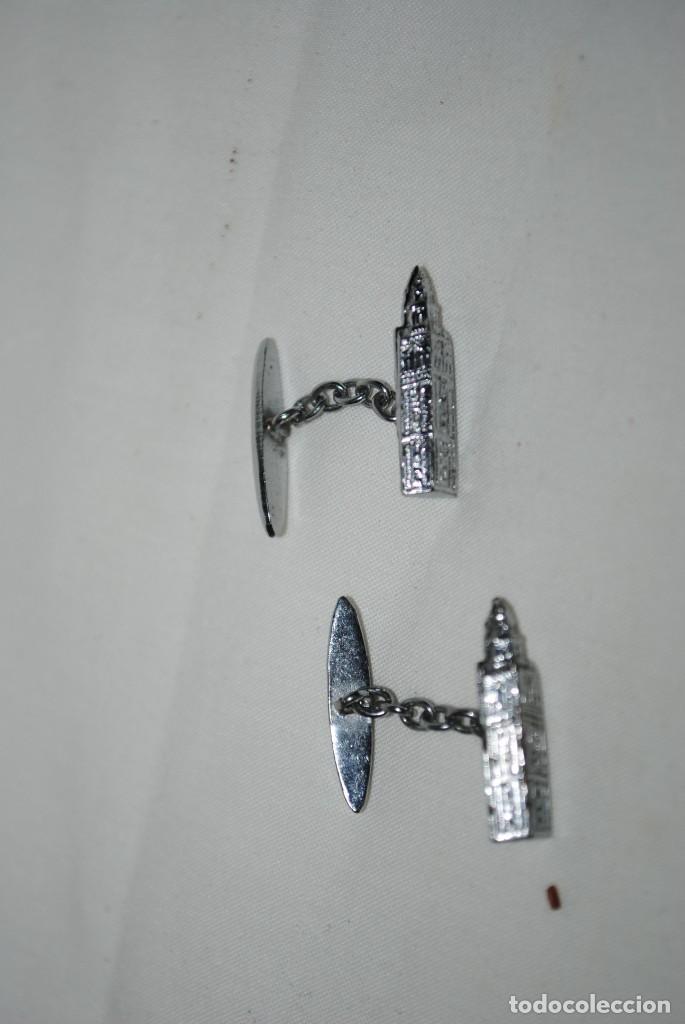 Antig&uuml;edades: GEMELOS EN FORMA DE GIRALDA . - Foto 1
