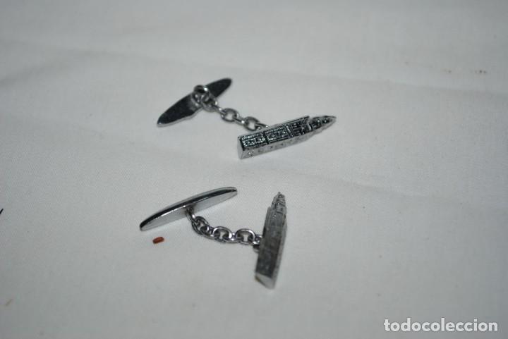 Antig&uuml;edades: GEMELOS EN FORMA DE GIRALDA . - Foto 2