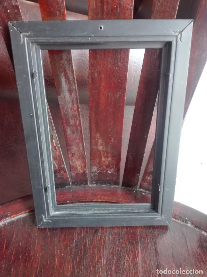 Antig&uuml;edades: Marco dorado de pl&aacute;stico - Foto 6