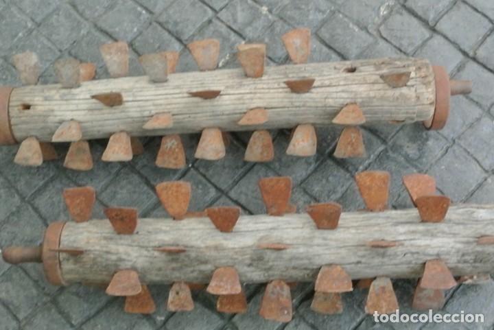 Antig&uuml;edades: PAREJA DE RODILLOS DE UN TRILLO - Foto 2