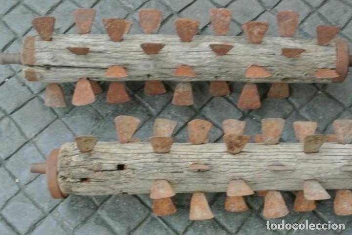 Antig&uuml;edades: PAREJA DE RODILLOS DE UN TRILLO - Foto 3