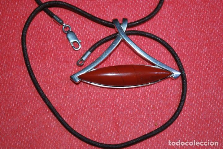 Antig&uuml;edades: Colgante de plata con piedra . - Foto 2