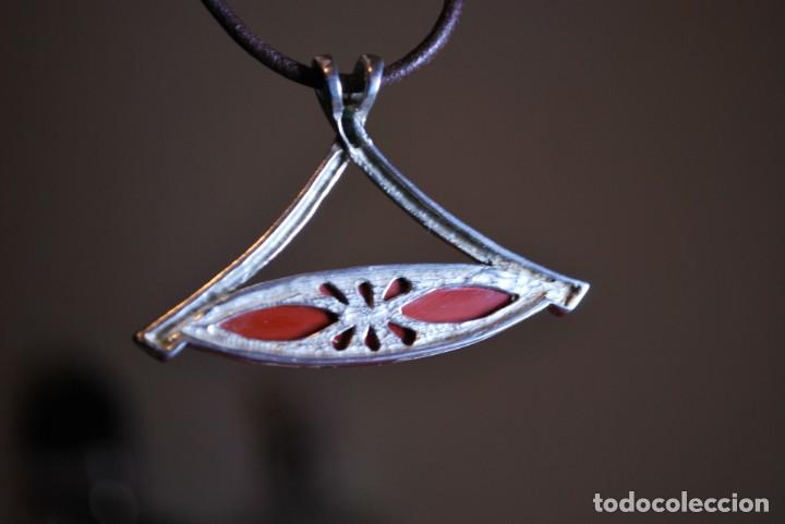 Antig&uuml;edades: Colgante de plata con piedra . - Foto 4