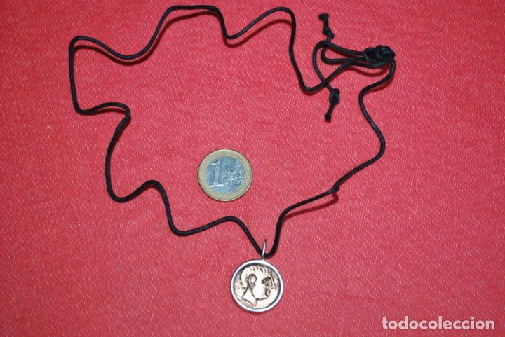 Antig&uuml;edades: Colgante de plata con imitaci&oacute;n de moneda . - Foto 3