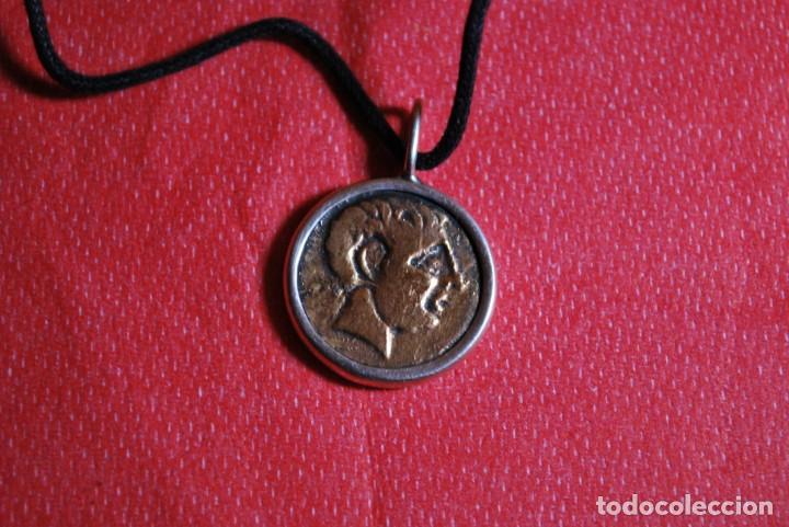 Antig&uuml;edades: Colgante de plata con imitaci&oacute;n de moneda . - Foto 5