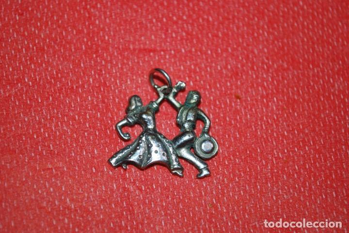 Antig&uuml;edades: Colgante de plata . - Foto 2