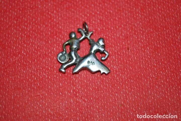 Antig&uuml;edades: Colgante de plata . - Foto 3