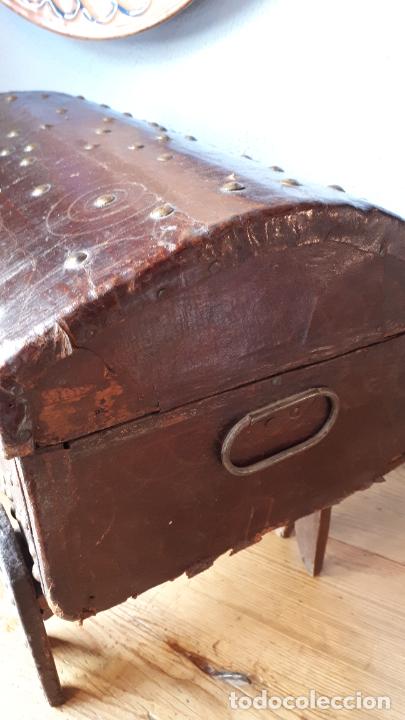 Antig&uuml;edades: Arca encorada y tachonada. Siglo XVIII. - Foto 7