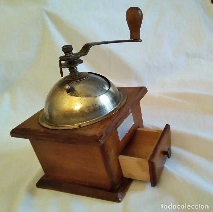 Antig&uuml;edades: Antiguo MOLINILLO DE CAF&Eacute; DE MADERA Y LAT&Oacute;N - Foto 3
