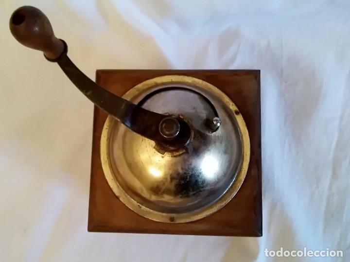 Antig&uuml;edades: Antiguo MOLINILLO DE CAF&Eacute; DE MADERA Y LAT&Oacute;N - Foto 4