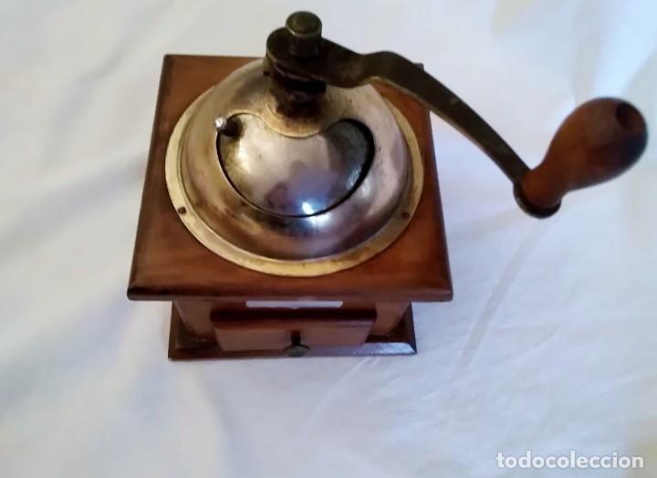 Antig&uuml;edades: Antiguo MOLINILLO DE CAF&Eacute; DE MADERA Y LAT&Oacute;N - Foto 5
