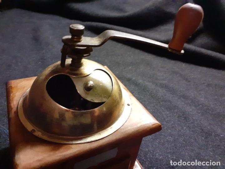 Antig&uuml;edades: Antiguo MOLINILLO DE CAF&Eacute; DE MADERA Y LAT&Oacute;N - Foto 7