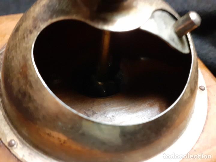 Antig&uuml;edades: Antiguo MOLINILLO DE CAF&Eacute; DE MADERA Y LAT&Oacute;N - Foto 8
