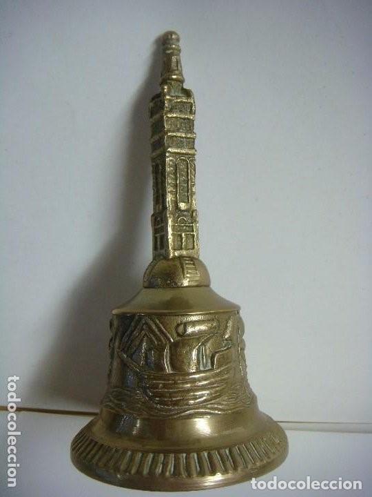 Antig&uuml;edades: CAMPANILLA DE BRONCE CON LA IMAGEN DE LA GIRALDA - Foto 1