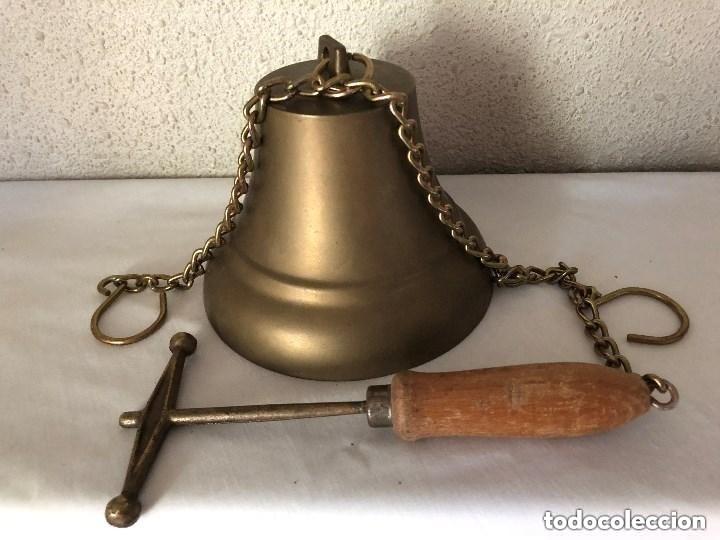 Antig&uuml;edades: CAMPANA ANTIGUA CON MARTILLO EN BRONCE ( & ) - Foto 1