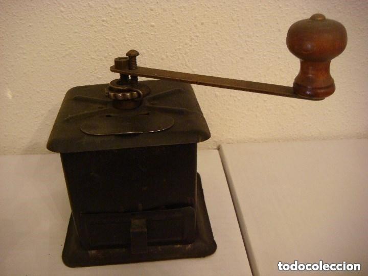 Antiquit&eacute;s: MOLINILLO ANTIGUO DE CAFE NEGRO METALICO