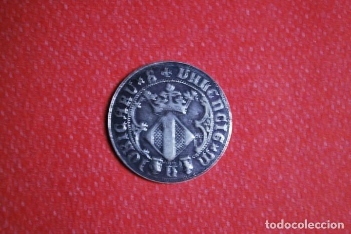 Antig&uuml;edades: MEDALLON DE PLATA . - Foto 3