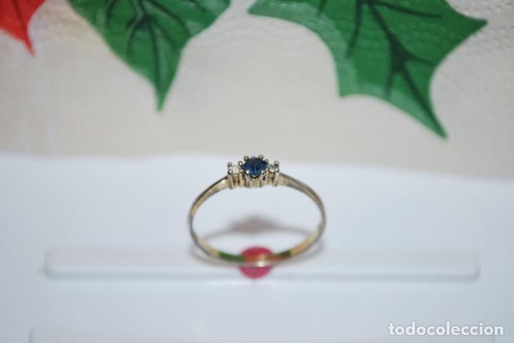 Antig&uuml;edades: Anillo de plata de LEY con tres piedras. - Foto 1