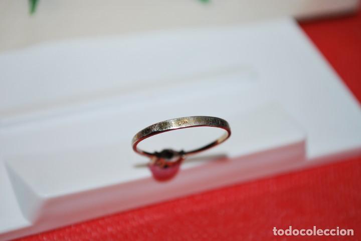 Antig&uuml;edades: Anillo de plata de LEY con tres piedras. - Foto 4