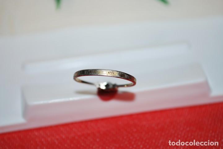 Antig&uuml;edades: Anillo de plata de LEY con tres piedras. - Foto 5
