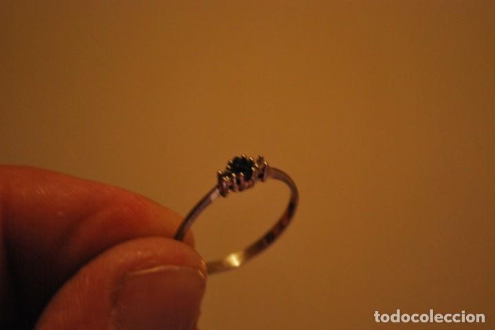 Antig&uuml;edades: Anillo de plata de LEY con tres piedras. - Foto 9