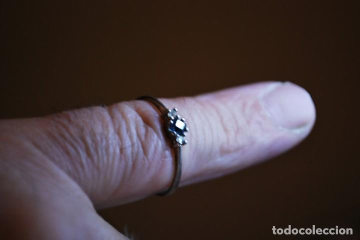 Antig&uuml;edades: Anillo de plata de LEY con tres piedras. - Foto 10