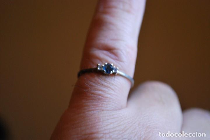 Antig&uuml;edades: Anillo de plata de LEY con tres piedras. - Foto 11