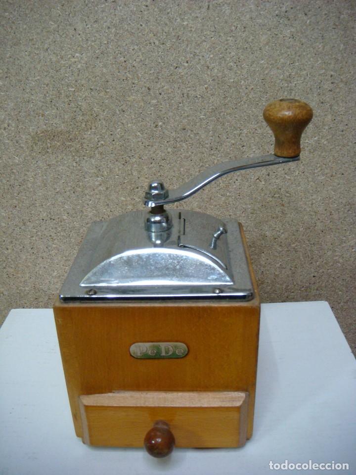 Antig&uuml;edades: MOLINILLO ANTIGUO EN MADERA Y CHAPA MARCA PEDE(&) - Foto 1