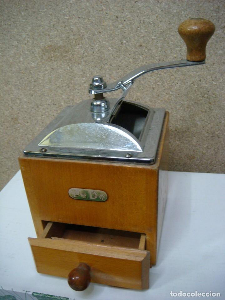 Antig&uuml;edades: MOLINILLO ANTIGUO EN MADERA Y CHAPA MARCA PEDE(&) - Foto 2