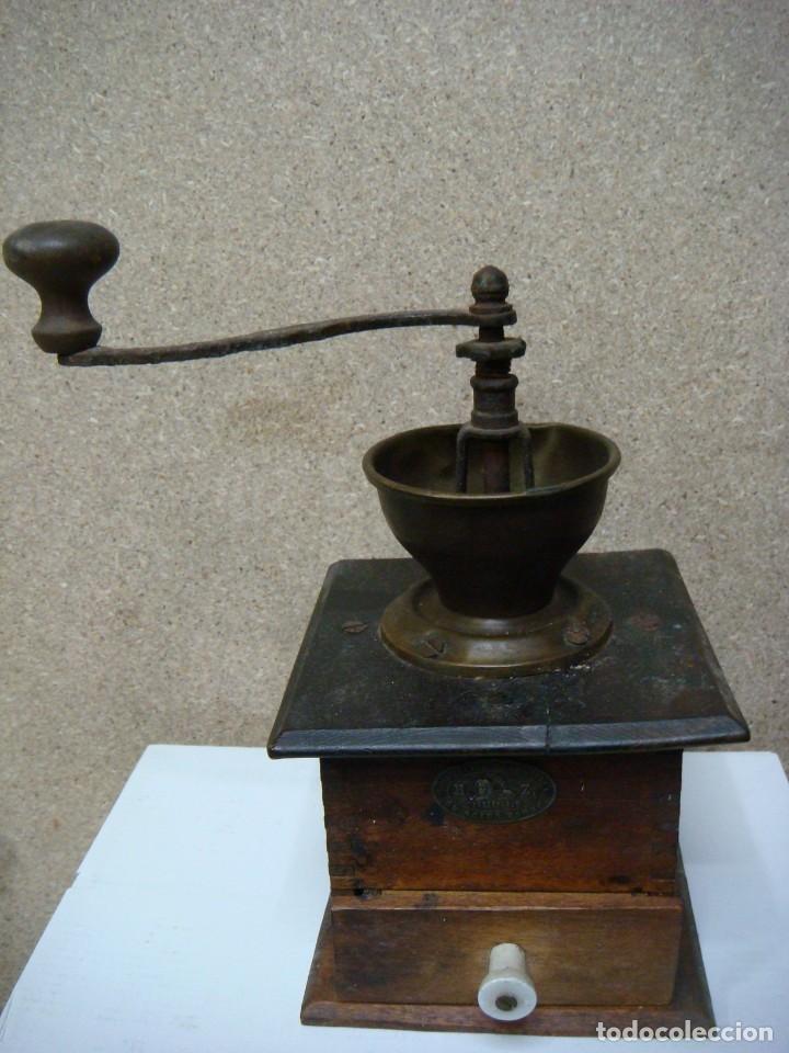 Antig&uuml;edades: MOLINILLO ANTIGUO EN MADERA Y CHAPA OSCURO(&) - Foto 1