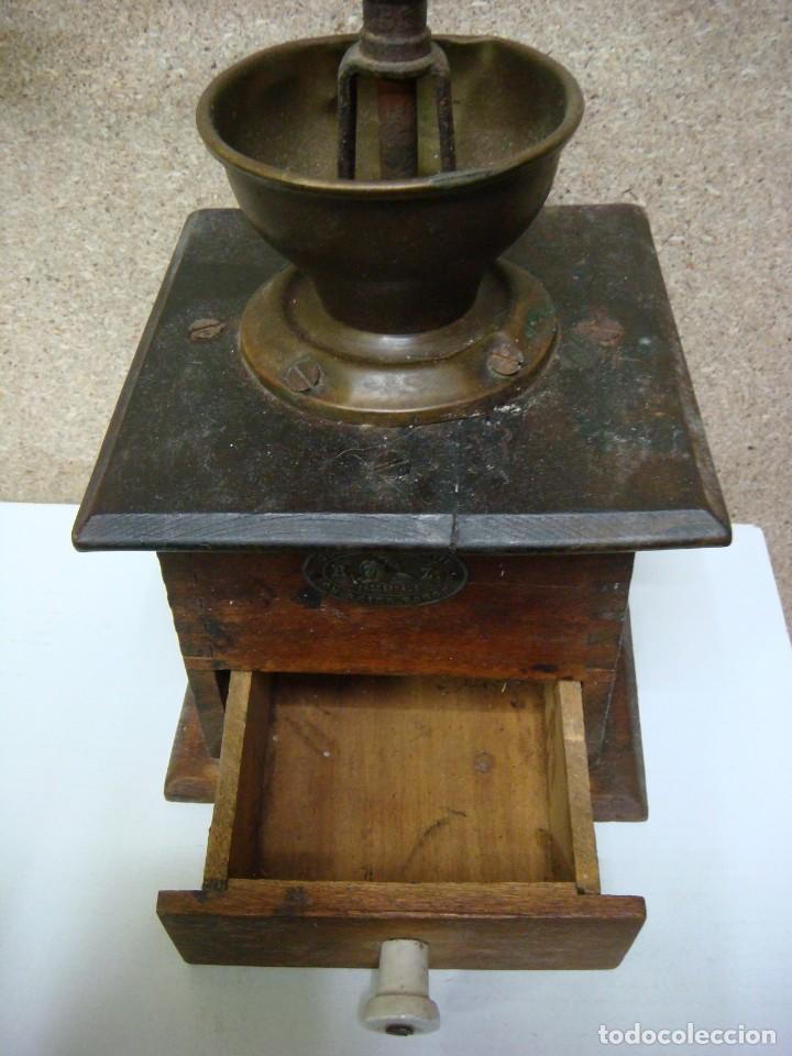 Antig&uuml;edades: MOLINILLO ANTIGUO EN MADERA Y CHAPA OSCURO(&) - Foto 3