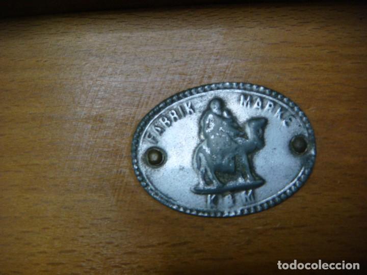 Antig&uuml;edades: MOLINILLO ANTIGUO EN MADERA Y CHAPA-(&) - Foto 2
