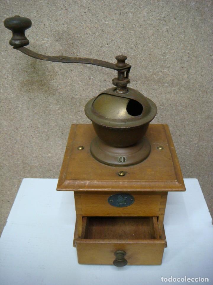 Antig&uuml;edades: MOLINILLO ANTIGUO EN MADERA Y CHAPA-(&) - Foto 4
