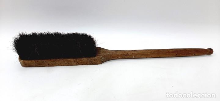Antig&uuml;edades: Cepillo de madera de crin antiguo - Foto 1