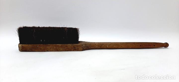 Antig&uuml;edades: Cepillo de madera de crin antiguo - Foto 2